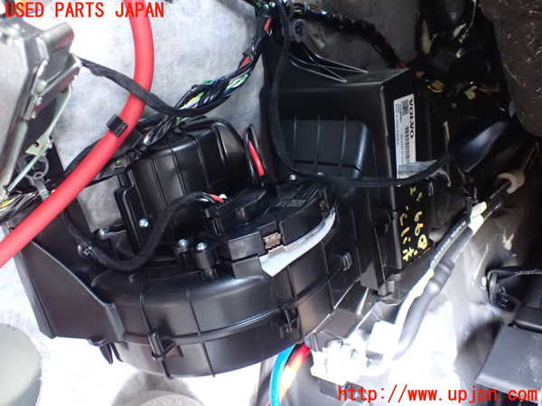 5UPJ-25666082]ボルボ・XC90(LB420TXCM)エバポレーター2 中古_m0001.jpg