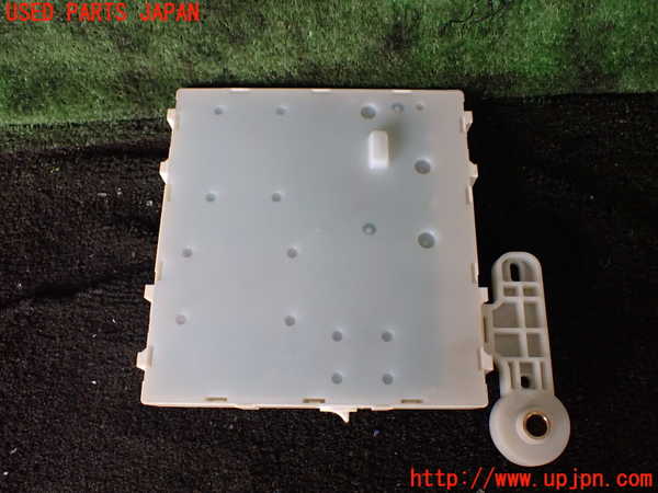 5UPJ-25666146]ボルボ・XC90(LB420TXCM)コンピューター1 32320214 AA 中古_m0003.jpg