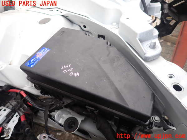 1UPJ-25666741]ボルボ・XC90(LB420TXCM)ヒューズボックス1 中古_m0001.jpg