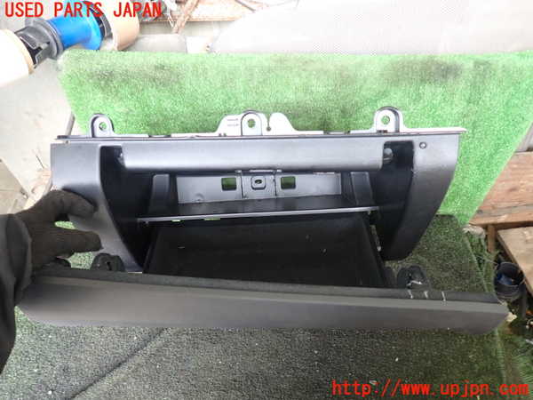 1UPJ-25667516]ボルボ・XC90(LB420TXCM)グローブボックス1 中古_m0002.jpg
