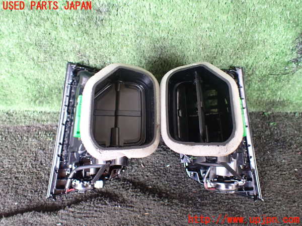 5UPJ-25667528]ボルボ・XC90(LB420TXCM)エアコン吹き出し口3（真中） 中古_m0002.jpg