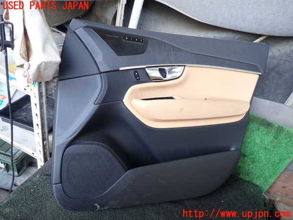 1UPJ-25661234]ボルボ・XC90(LB420TXCM)右前ドア内張り 中古_m0001.jpg