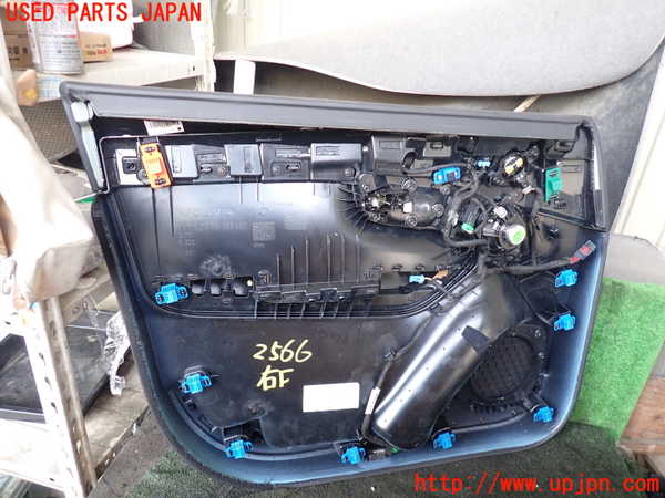 1UPJ-25661234]ボルボ・XC90(LB420TXCM)右前ドア内張り 中古_m0004.jpg