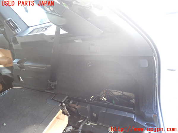 5UPJ-25667675]ボルボ・XC90(LB420TXCM)右リアピラートリム 中古_m0001.jpg
