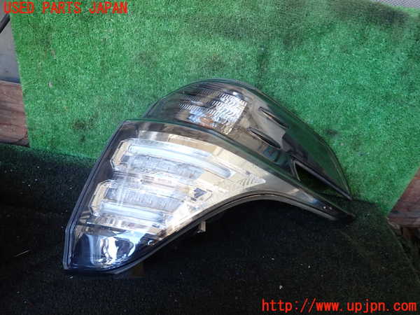 1UPJ-25671530]ヴェルファイアハイブリッド(AYH30W)右テールランプ 中古_m0001.jpg