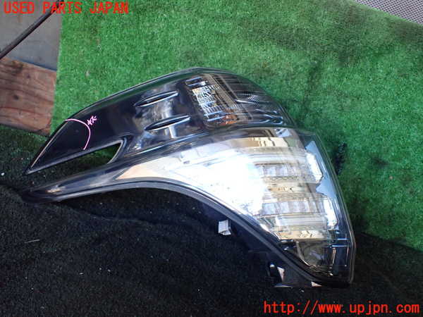 5UPJ-25671536]ヴェルファイアハイブリッド(AYH30W)左テールランプ 中古_m0001.jpg