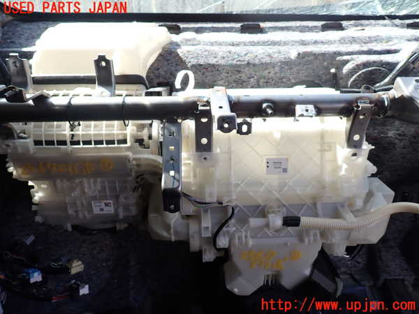 1UPJ-25676081]ヴェルファイアハイブリッド(AYH30W)エバポレーター1 中古_m0001.jpg