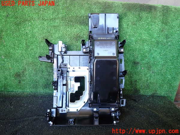 1UPJ-25677841]ヴェルファイアハイブリッド(AYH30W)小物入れ1 中古_m0003.jpg