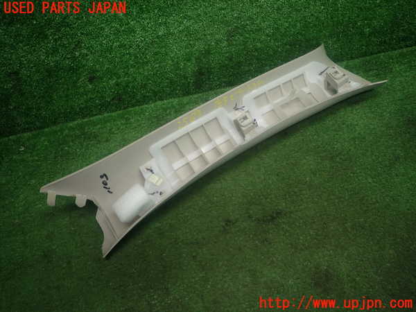 5UPJ-25697660]PTクルーザー(PT2K20)左フロントピラートリム 中古_m0004.jpg