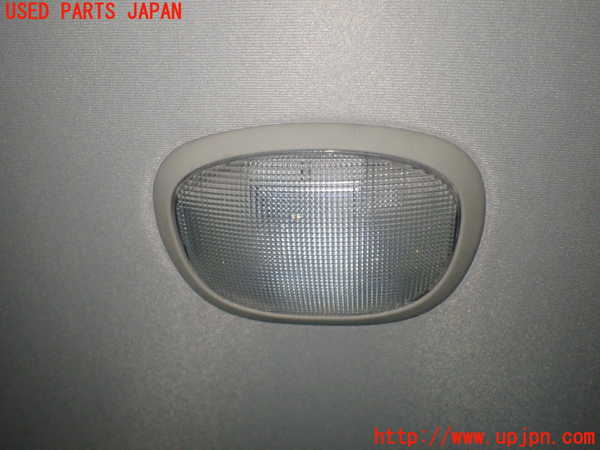5UPJ-25696411]PTクルーザー(PT2K20)ルームランプ1 (２列目) 中古_m0001.jpg
