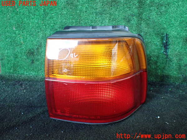 5UPJ-25731530]デリカ スペースギア(PD8W)右テールランプ 中古_m0001.jpg