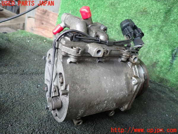 1UPJ-25736025]デリカ スペースギア(PD8W)エアコンコンプレッサー 中古_m0002.jpg
