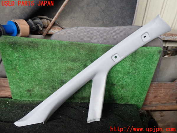 1UPJ-25737655]デリカ スペースギア(PD8W)右フロントピラートリム 中古_m0001.jpg