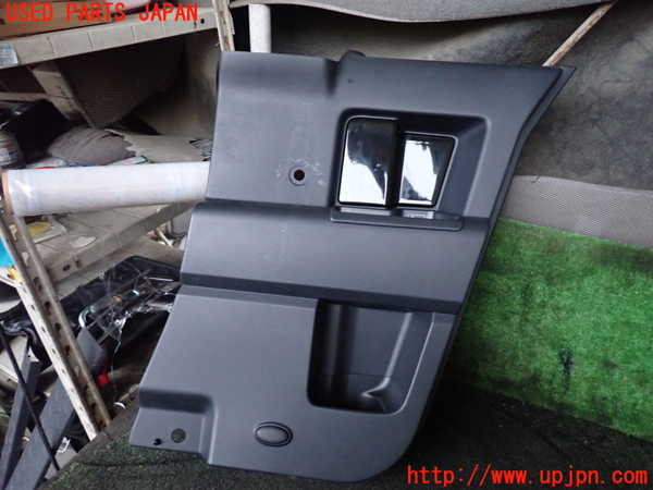 1UPJ-25741294]FJクルーザー(GSJ15W)右後ドア内張り 中古_m0001.jpg