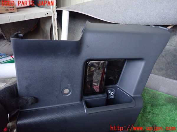 1UPJ-25741294]FJクルーザー(GSJ15W)右後ドア内張り 中古_m0002.jpg