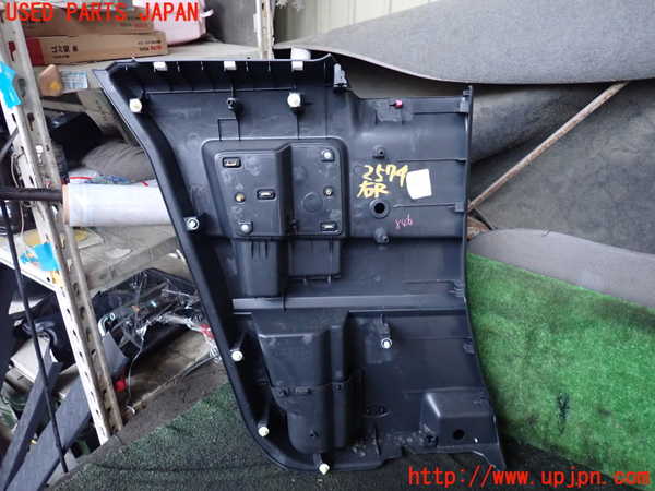 1UPJ-25741294]FJクルーザー(GSJ15W)右後ドア内張り 中古_m0004.jpg