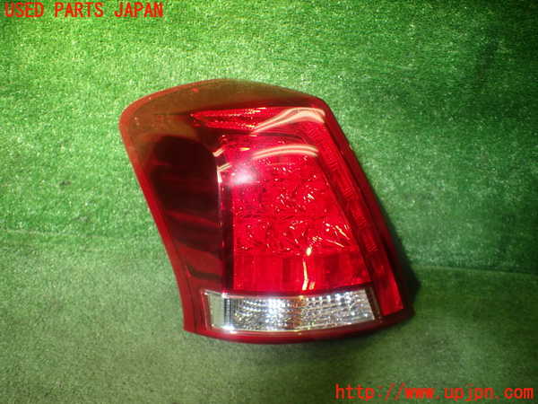 1UPJ-25751536]クラウン マジェスタ(URS206)左テールランプ 中古_m0001.jpg