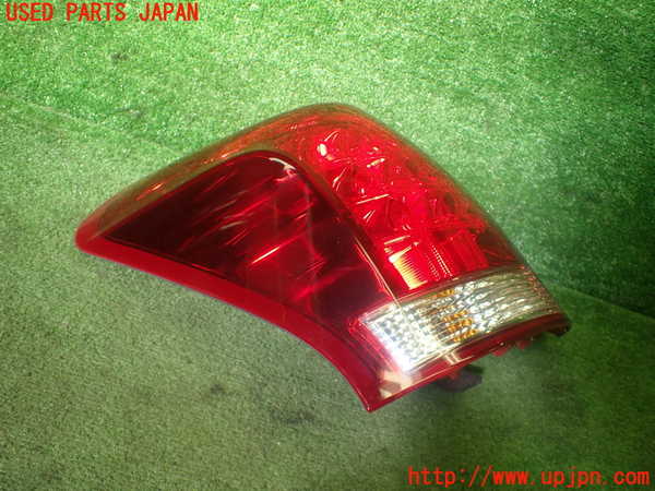 1UPJ-25751536]クラウン マジェスタ(URS206)左テールランプ 中古_m0002.jpg