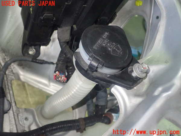 1UPJ-25756791]クラウン マジェスタ(URS206)ウォッシャータンク1 中古_m0002.jpg