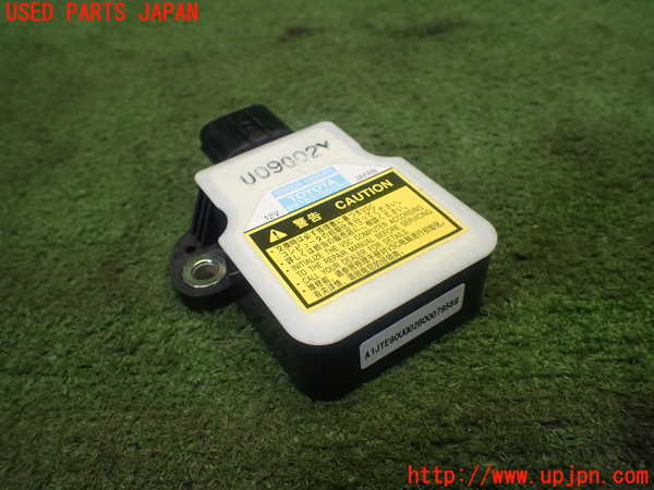 1UPJ-25756382]クラウン マジェスタ(URS206)センサー2 (ヨーレート) 中古_m0001.jpg