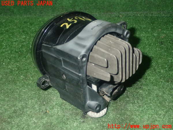 5UPJ-25761180]ハリアー(ZSU60W)右フォグ 中古_m0002.jpg