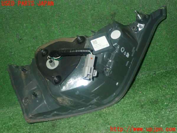 1UPJ-25761550]ハリアー(ZSU60W)右リアフィニッシャー 中古_m0002.jpg