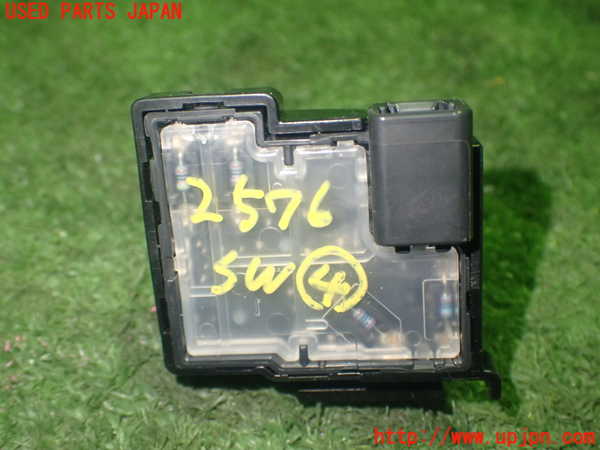 5UPJ-25766309]ハリアー(ZSU60W)スイッチ4 中古_m0004.jpg