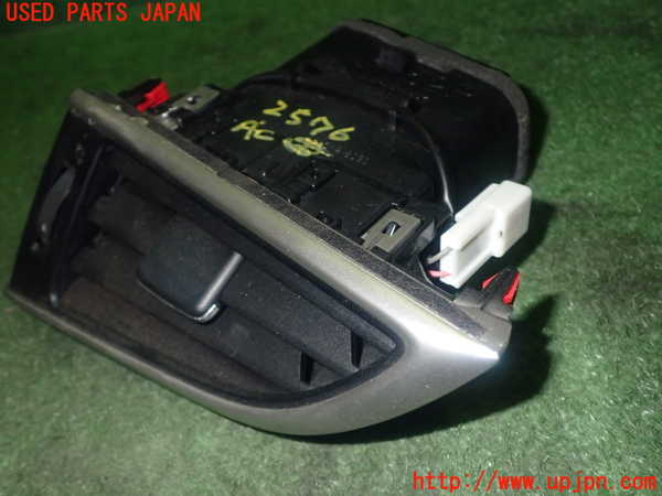 5UPJ-25767527]ハリアー(ZSU60W)エアコン吹き出し口2 (左) 中古_m0002.jpg