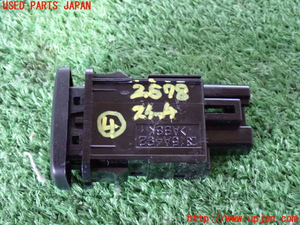 2UPJ-25786309]ハリアー(ZSU60W)スイッチ4 (給油口) 中古_m0002.jpg