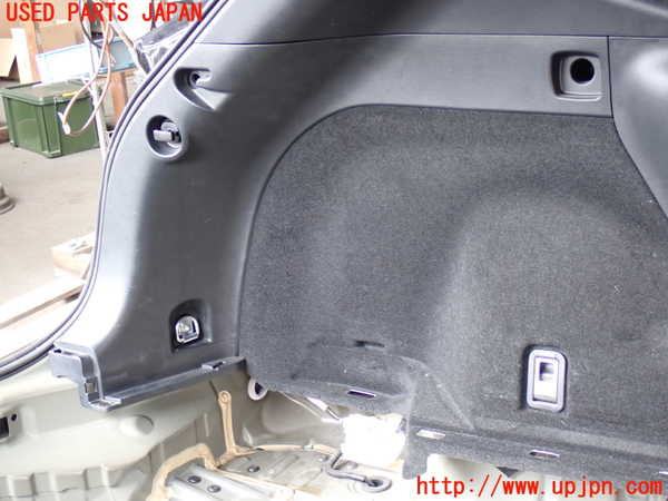 5UPJ-25787680]ハリアー(ZSU60W)左リアピラートリム 中古_m0004.jpg
