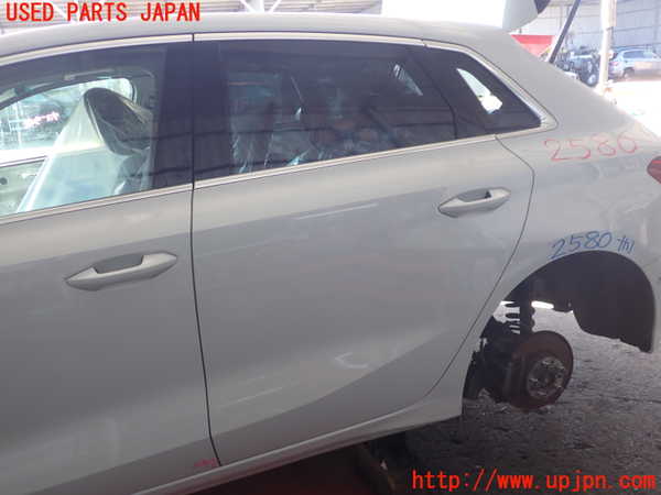 2UPJ-25801320]アウディ・A3 スポーツバック(GYDNNF)左後ドア (43R-000369) 中古_m0001.jpg