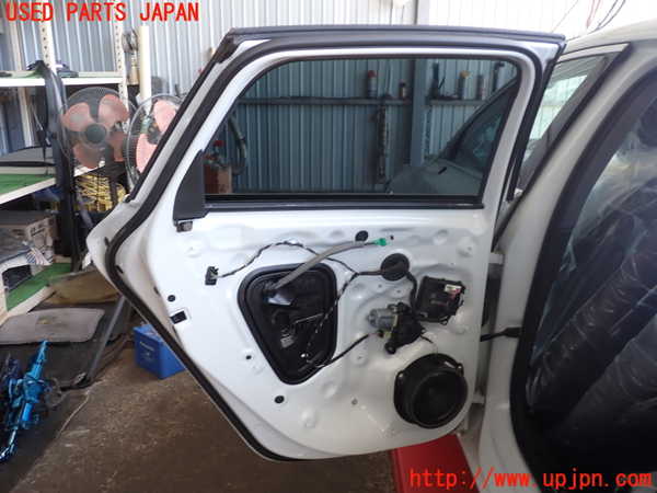 2UPJ-25801320]アウディ・A3 スポーツバック(GYDNNF)左後ドア (43R-000369) 中古_m0004.jpg