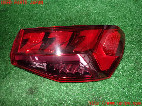 2UPJ-25801530]アウディ・A3 スポーツバック(GYDNNF)右テールランプ 中古_m0001.jpg