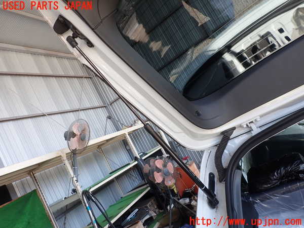 2UPJ-25801584]アウディ・A3 スポーツバック(GYDNNF)リアゲートダンパー 中古_m0002.jpg