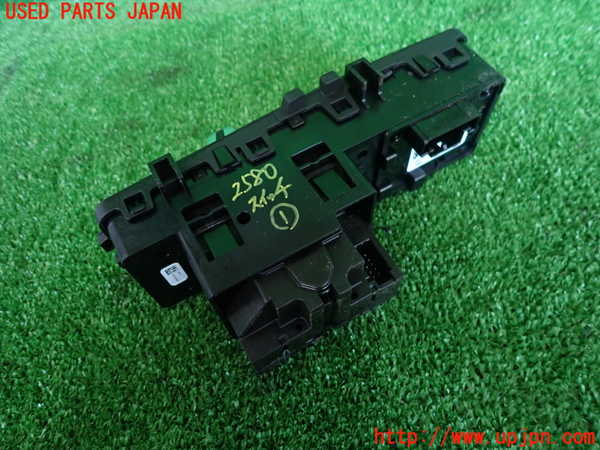 2UPJ-25806306]アウディ・A3 スポーツバック(GYDNNF)スイッチ1 (シフト周り) 中古_m0002.jpg
