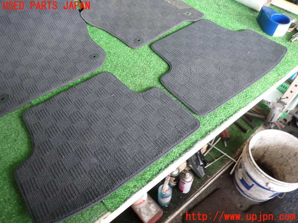 2UPJ-25807800]アウディ・A3 スポーツバック(GYDNNF)フロアマット 中古_m0003.jpg