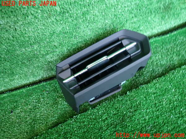 2UPJ-25807528]アウディ・A3 スポーツバック(GYDNNF)エアコン吹き出し口3 (右) 中古_m0001.jpg