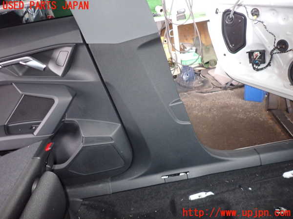 2UPJ-25807670]アウディ・A3 スポーツバック(GYDNNF)左センターピラートリム 中古_m0003.jpg