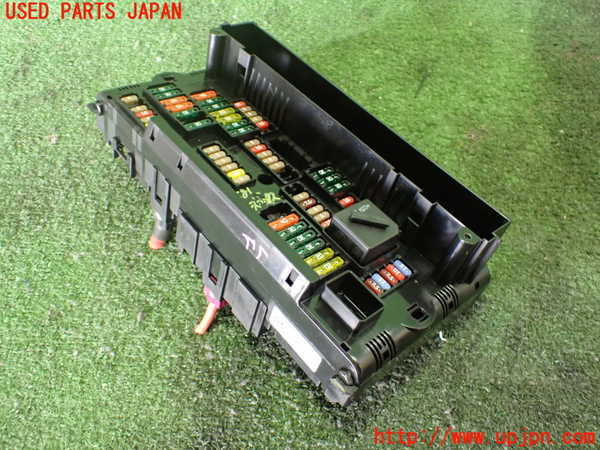 2UPJ-25816741]BMW 523i(FP25)ヒューズボックス1 中古 【F10】_m0001.jpg