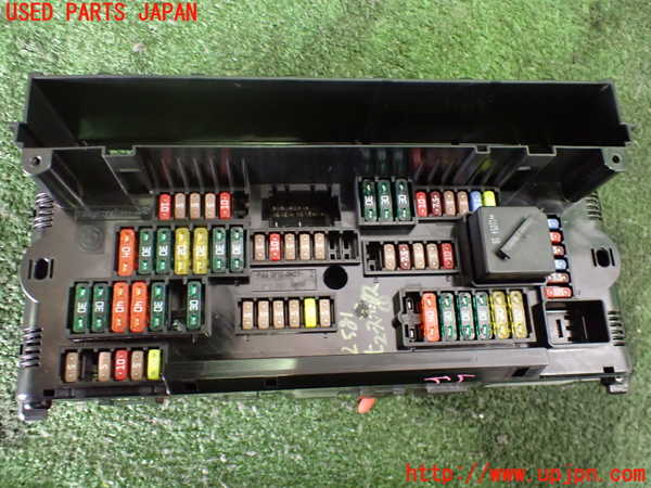 2UPJ-25816741]BMW 523i(FP25)ヒューズボックス1 中古 【F10】_m0003.jpg