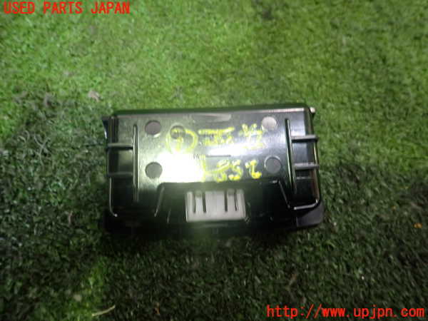 2UPJ-25817821]BMW 523i(FP25)灰皿1 中古 【F10】_m0002.jpg