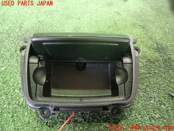 2UPJ-25817841]BMW 523i(FP25)小物入れ1 中古 【F10】_m0002.jpg