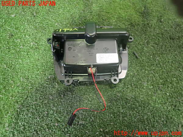 2UPJ-25817841]BMW 523i(FP25)小物入れ1 中古 【F10】_m0003.jpg