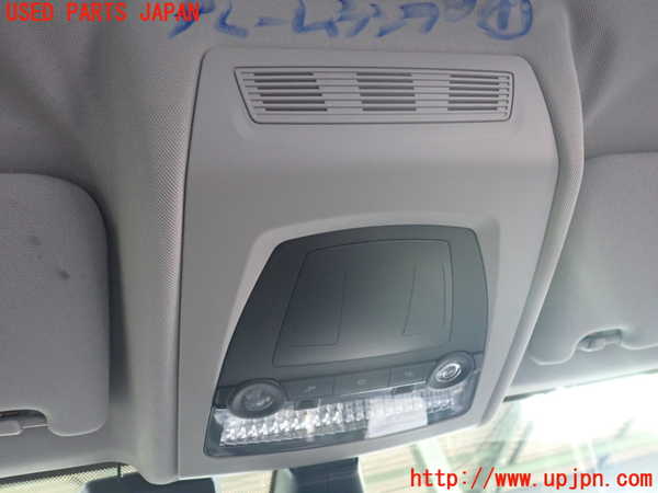 2UPJ-25816411]BMW 523i(FP25)ルームランプ1 (真中 1列目) 中古 【F10】_m0001.jpg