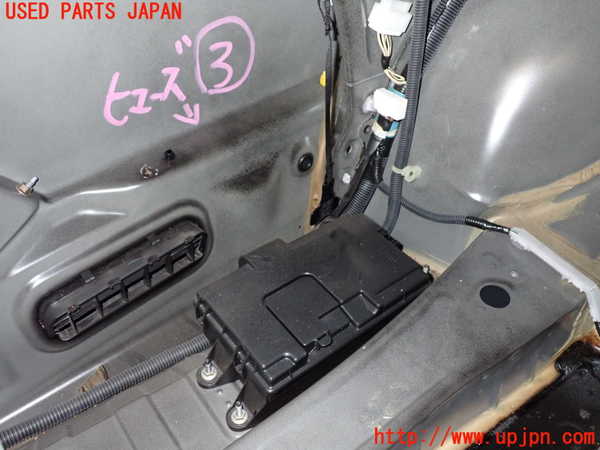 2UPJ-25826743]セルシオ(UCF31)ヒューズボックス3 中古_m0001.jpg