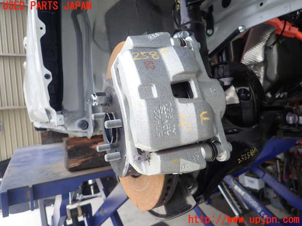 5UPJ-25854080]カローラ ツーリング ハイブリッド(ZWE219W)右フロントキャリパー 中古_m0001.jpg