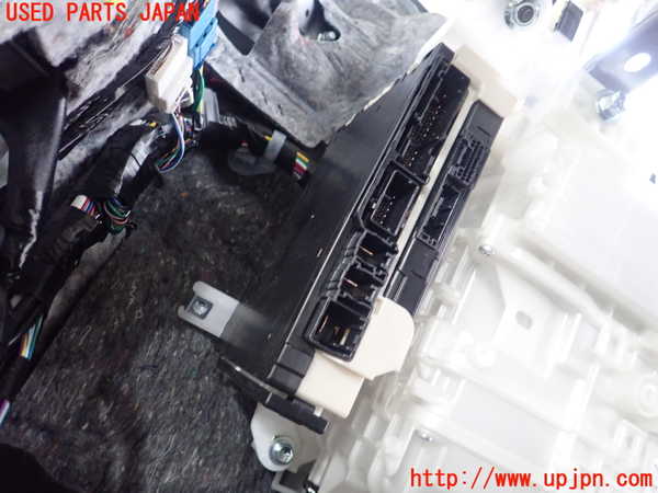 5UPJ-25856742]カローラ ツーリング ハイブリッド(ZWE219W)ヒューズボックス2 中古_m0001.jpg