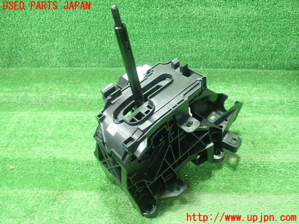 1UPJ-25857555]カローラ ツーリング ハイブリッド(ZWE219W)ATシフトレバー 中古_m0001.jpg