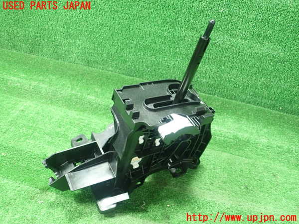 1UPJ-25857555]カローラ ツーリング ハイブリッド(ZWE219W)ATシフトレバー 中古_m0002.jpg