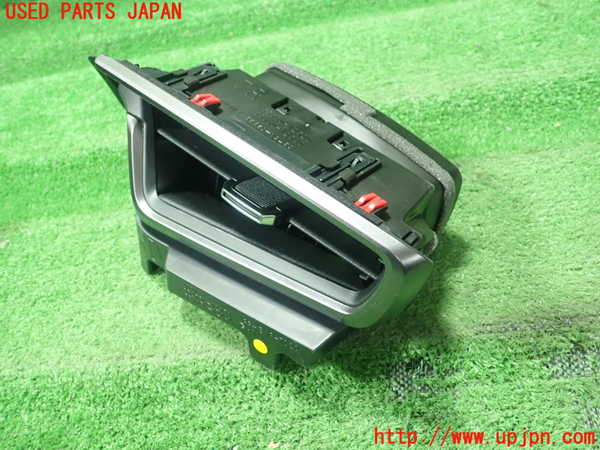 5UPJ-25857526]カローラ ツーリング ハイブリッド(ZWE219W)エアコン吹き出し口1（右） 中古_m0002.jpg